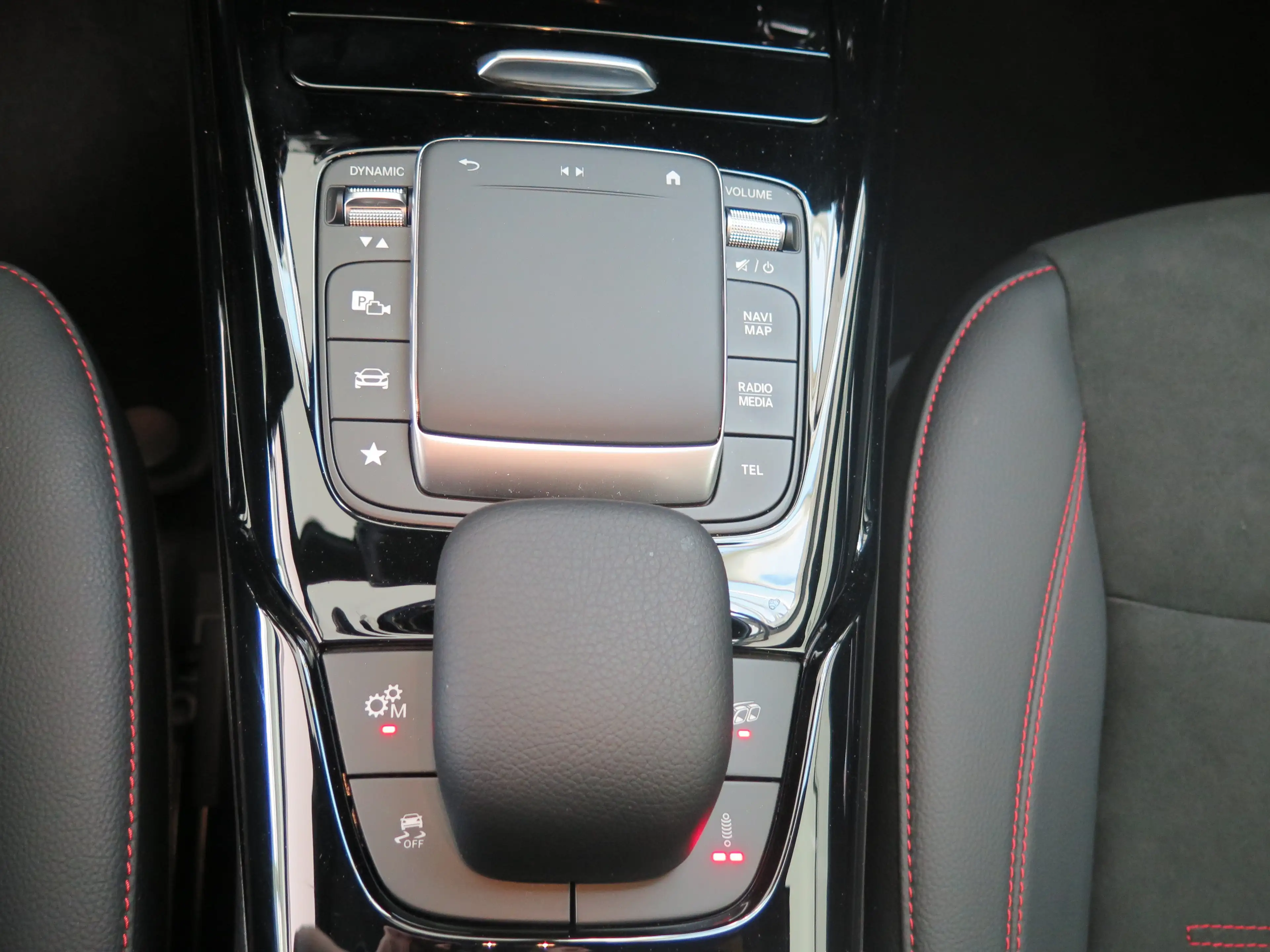 Mercedes-Benz A 45 AMG S 4-Matic Pano Distronic Night-Paket FAHRASSISTENT — photo 12