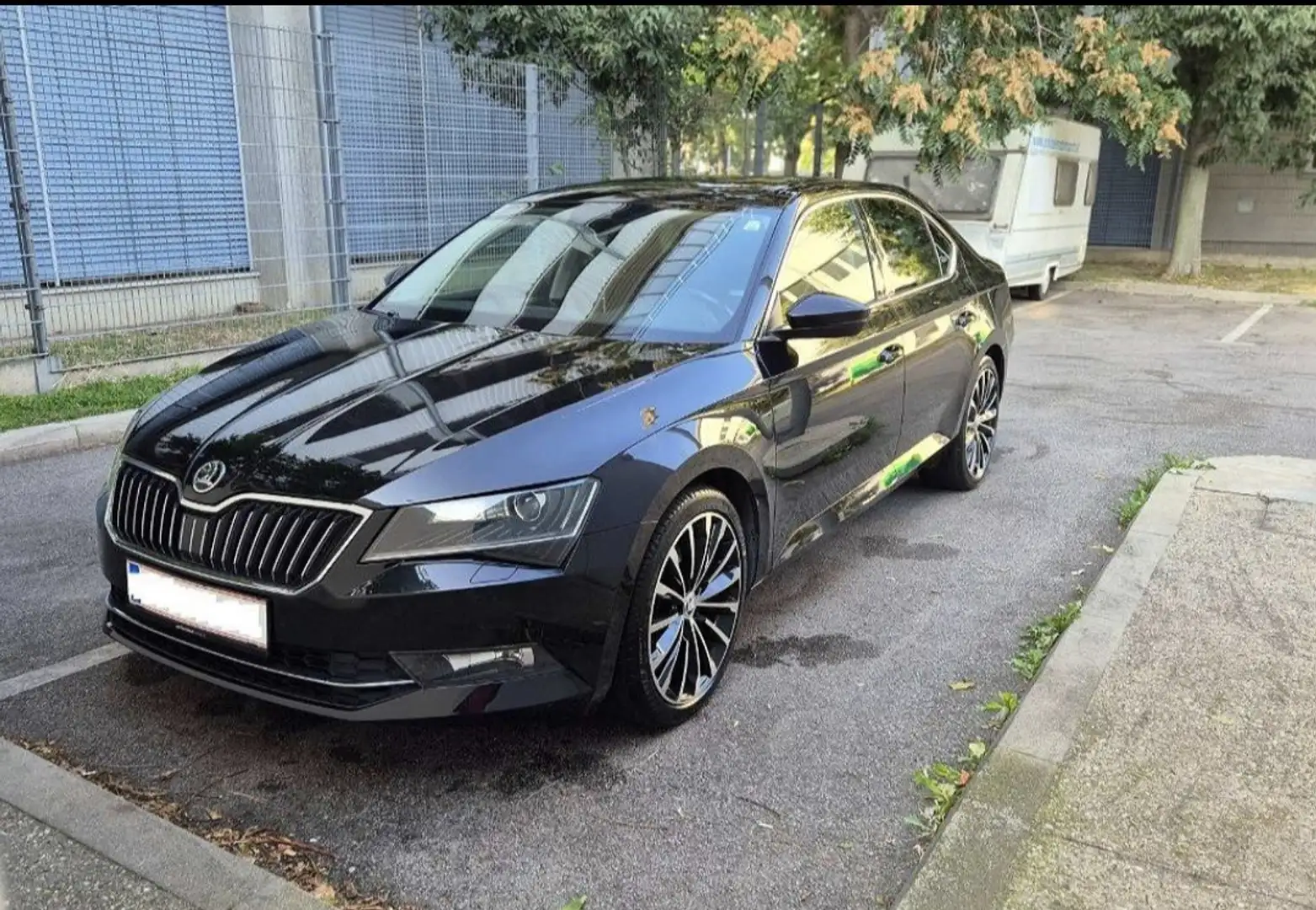 Skoda Superb 2,0 TDI Style Schwarz - 2