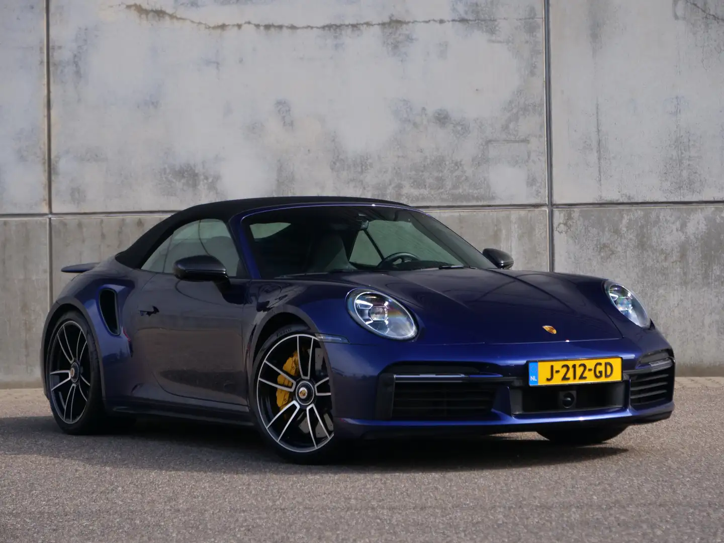 Porsche 992 Cabrio 3.8 Turbo S | NL auto | burmester | carbon Bleu - 2