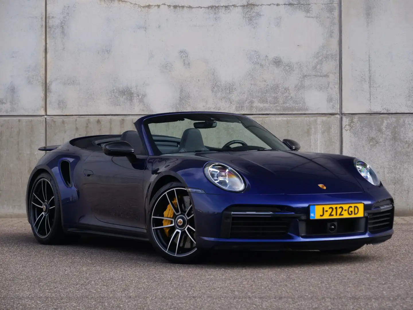 Porsche 992 Cabrio 3.8 Turbo S | NL auto | burmester | carbon Bleu - 1