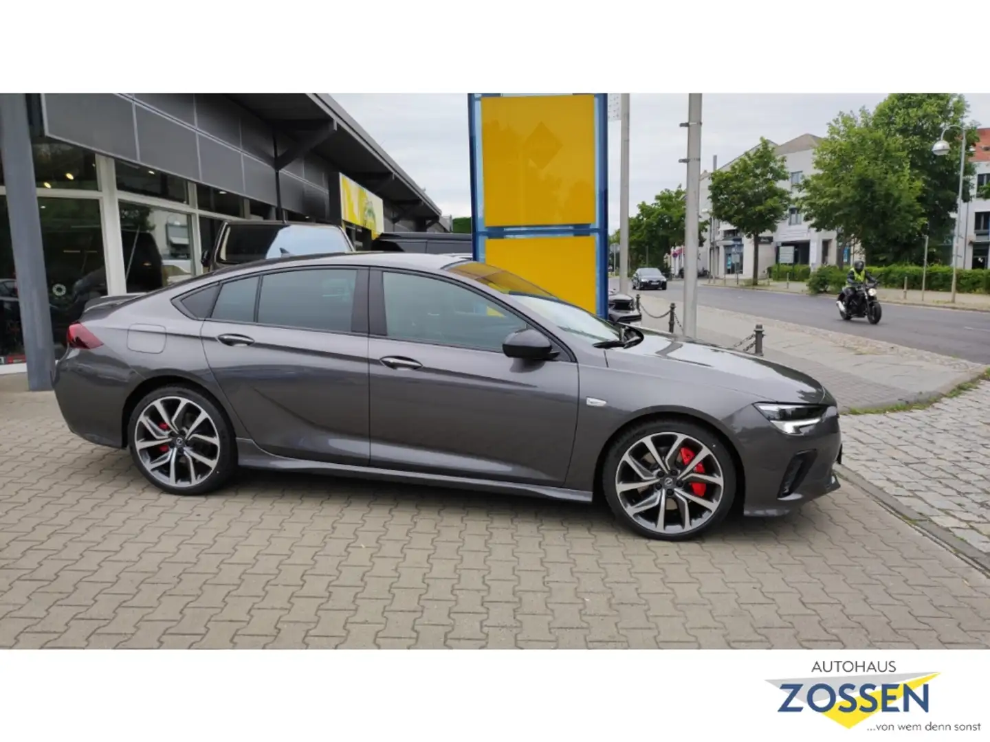 Opel Insignia Grand Sport GSi 4x4 Automatik Grey - 2