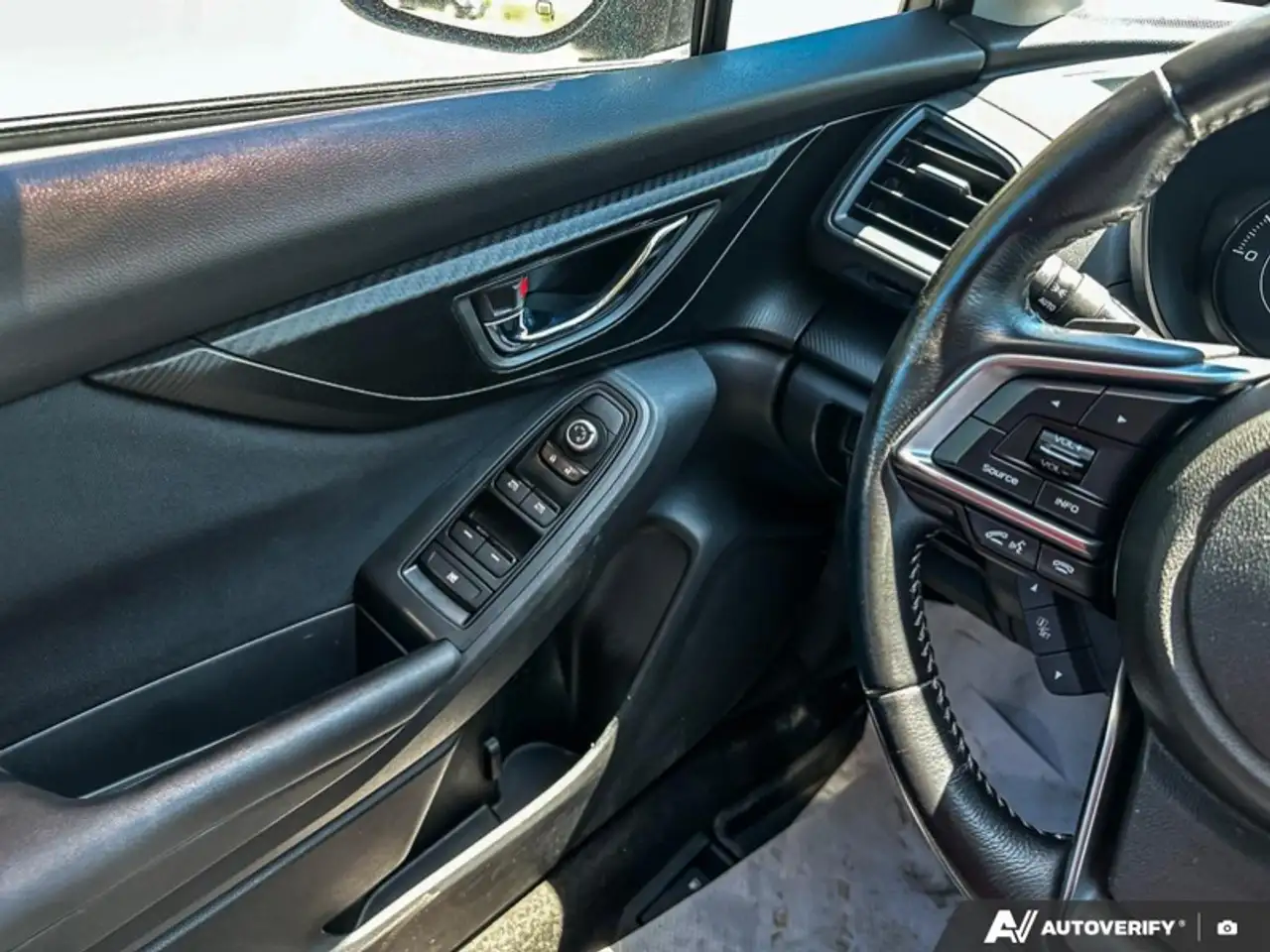 Subaru Impreza снимка Subaru Impreza