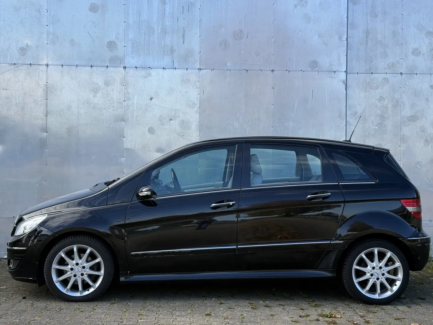 Mercedes-Benz B 200 B 200 CDI *AUT*NAVI*AHK*TÜV 10/2027 Schwarz - 2