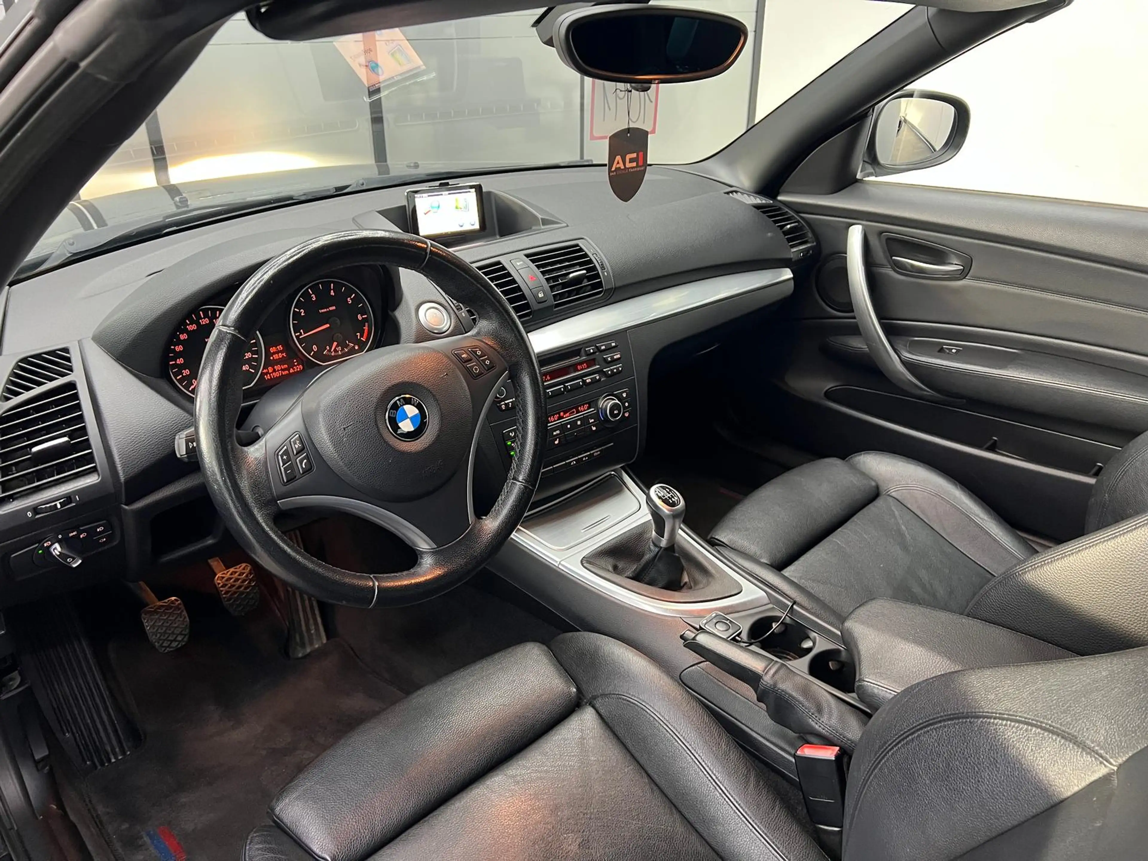 BMW 118 i 2.0 Cabrio, HU-AU 06.2028, M-Sportfahrwerk — photo 25