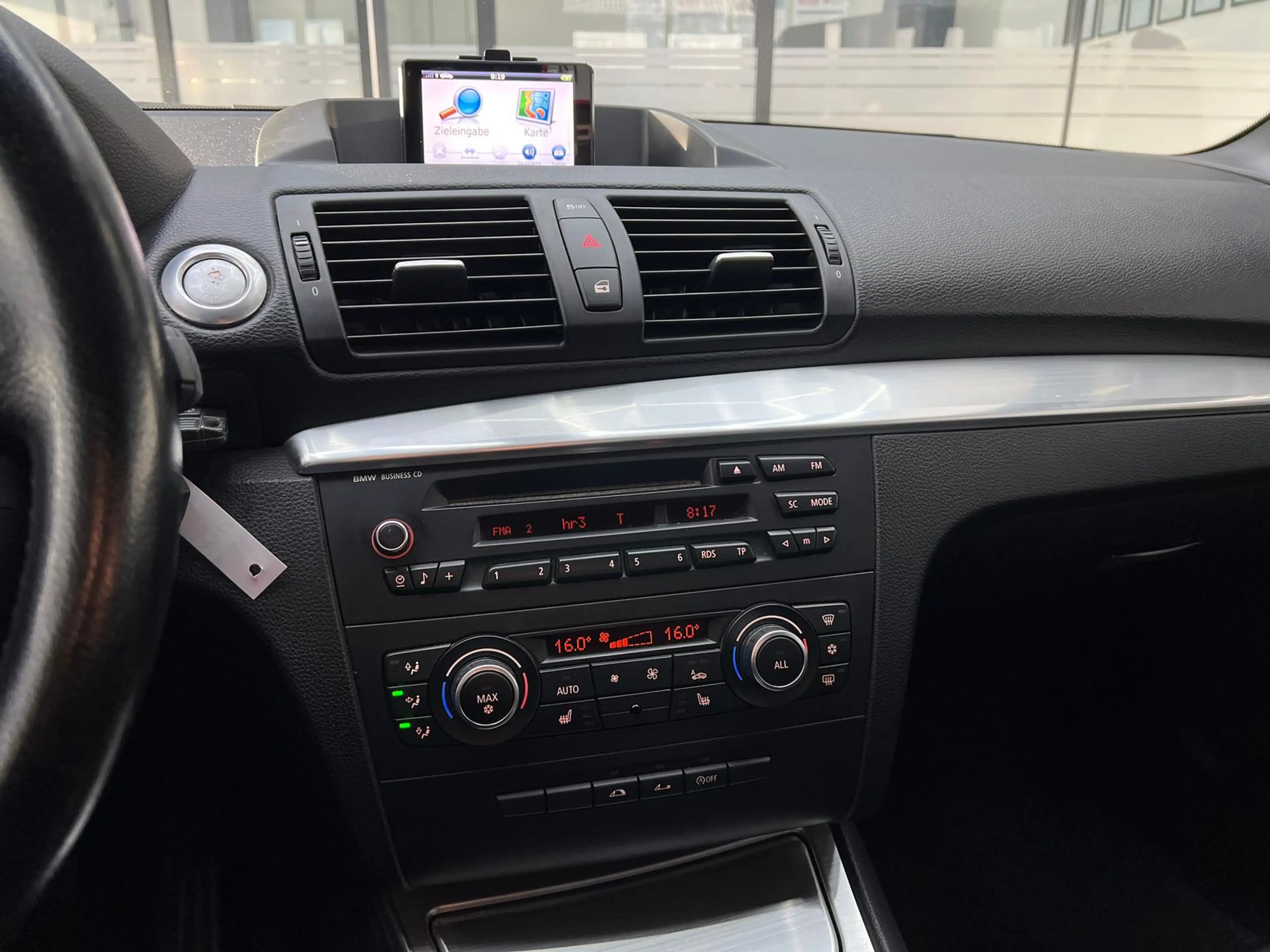 BMW 118 i 2.0 Cabrio, HU-AU 06.2028, M-Sportfahrwerk — photo 29