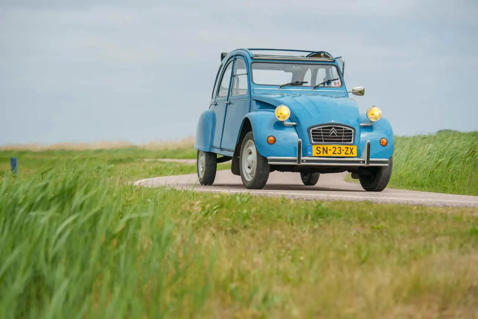 Citroen 2CV 6 Club Bleu - 2