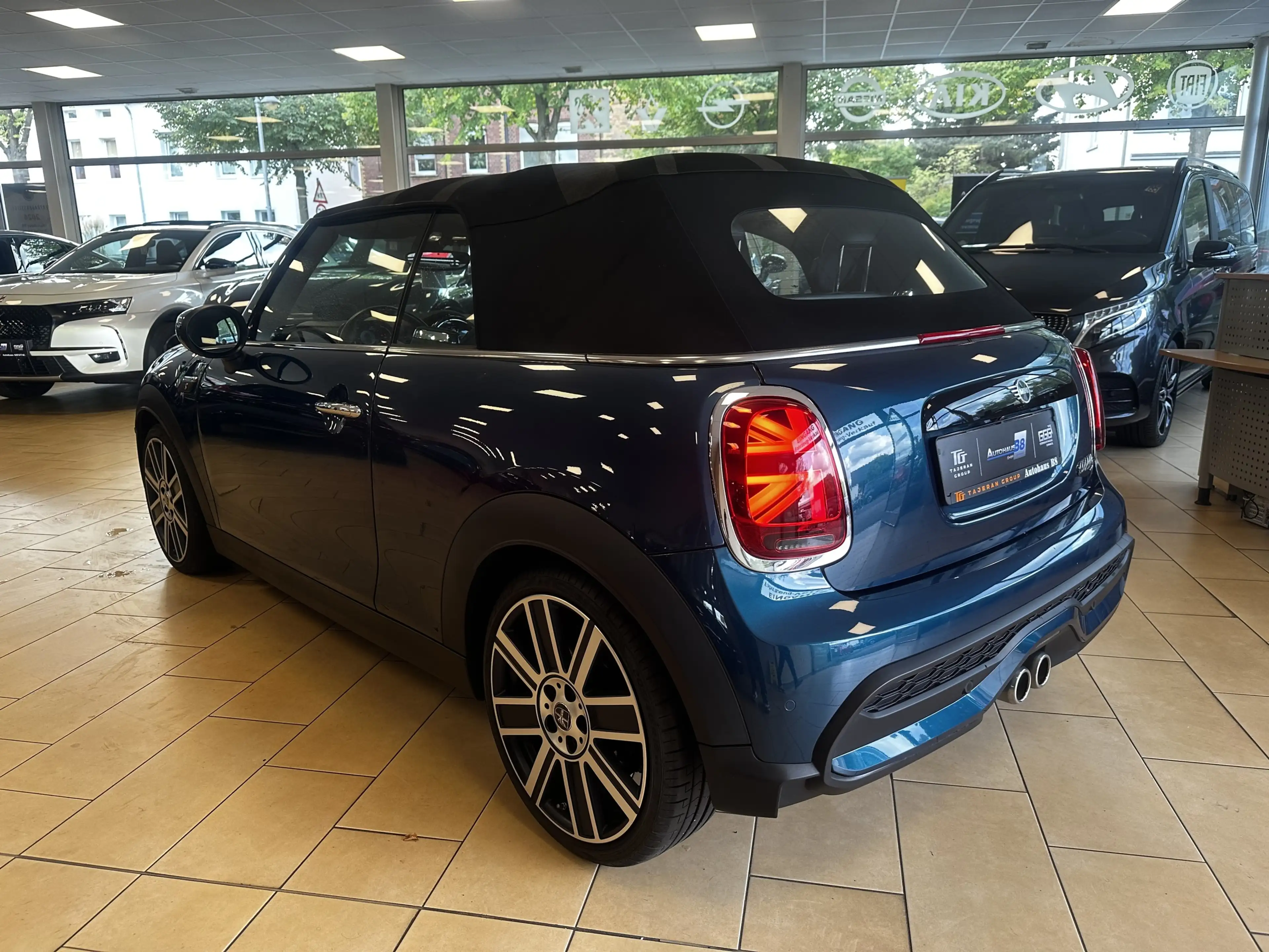 MINI Cooper S Cabrio Sidewalk Edition*ACC*HUD*1.Hand — photo 11