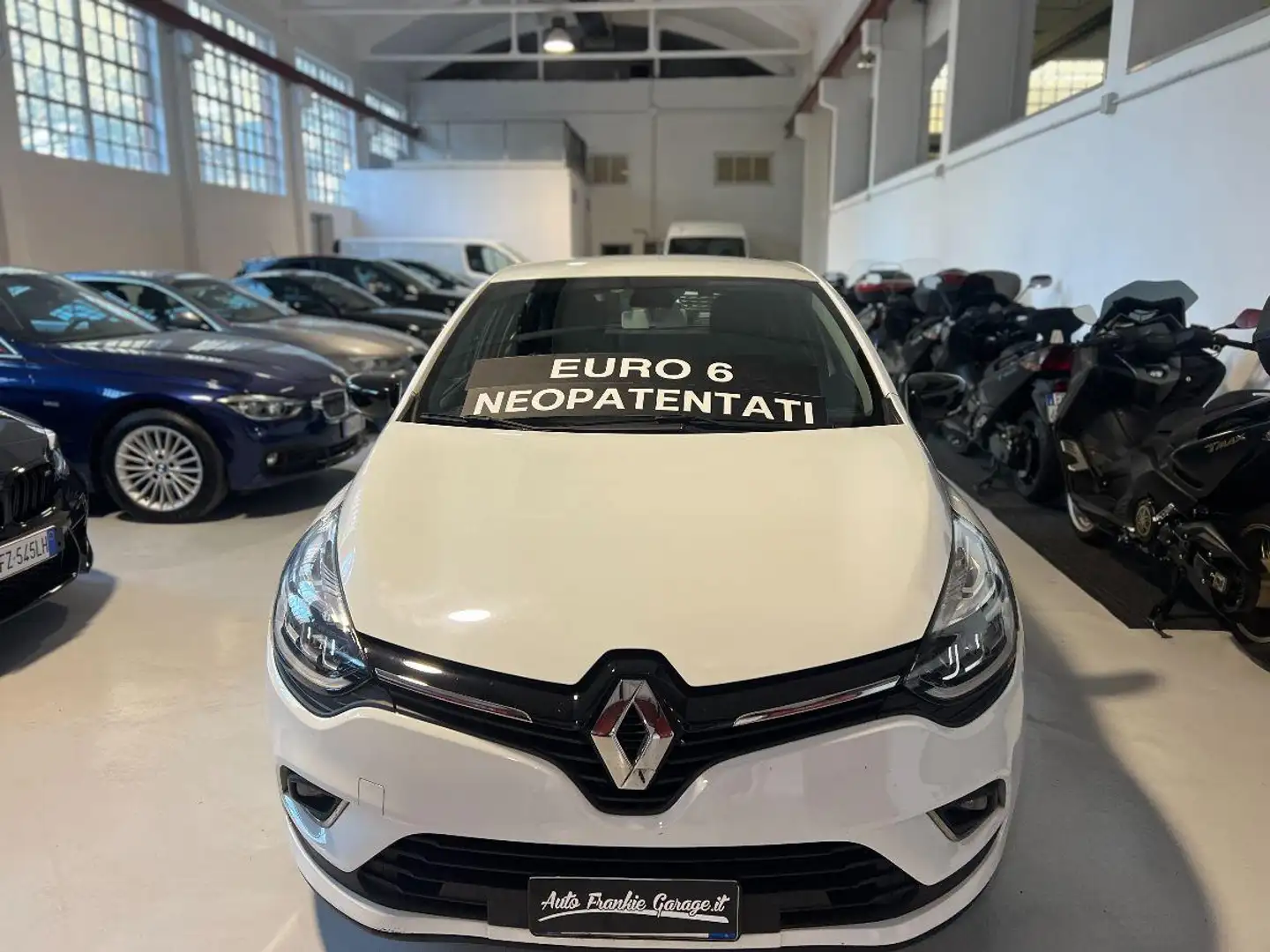 Renault Clio dCi 8V 75CV 5p. Moschino Intens White - 2