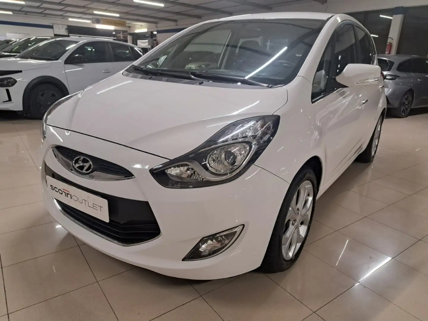 Hyundai iX20 1.6 CRDi Style Blanc - 1