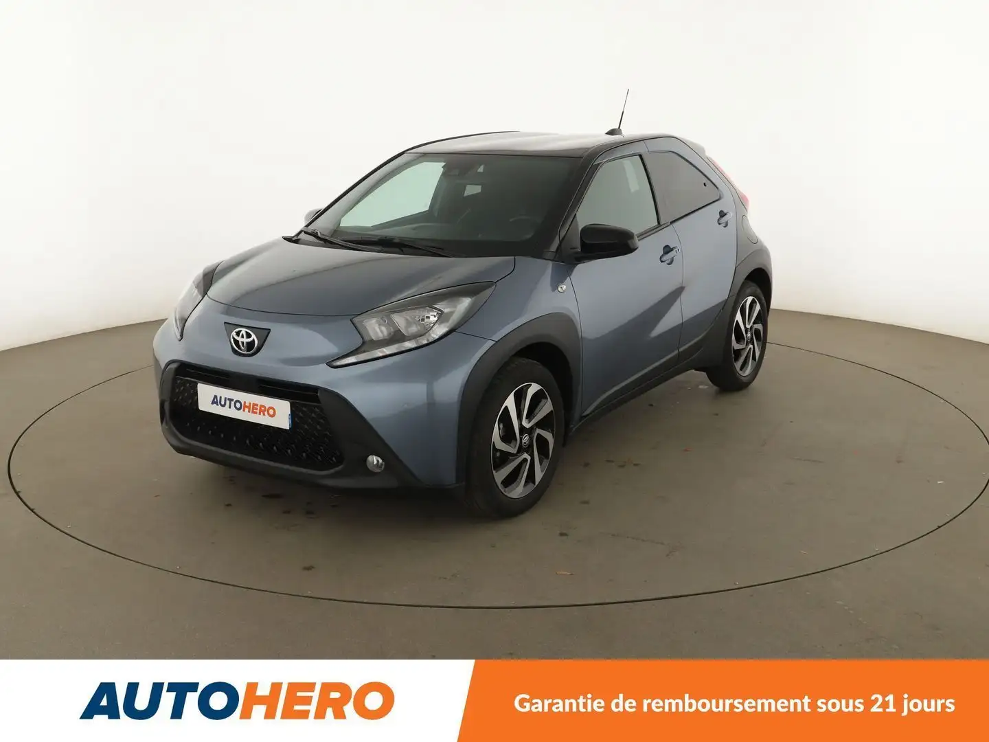 Toyota Aygo X 1.0 VVT-i Design Bleu - 1