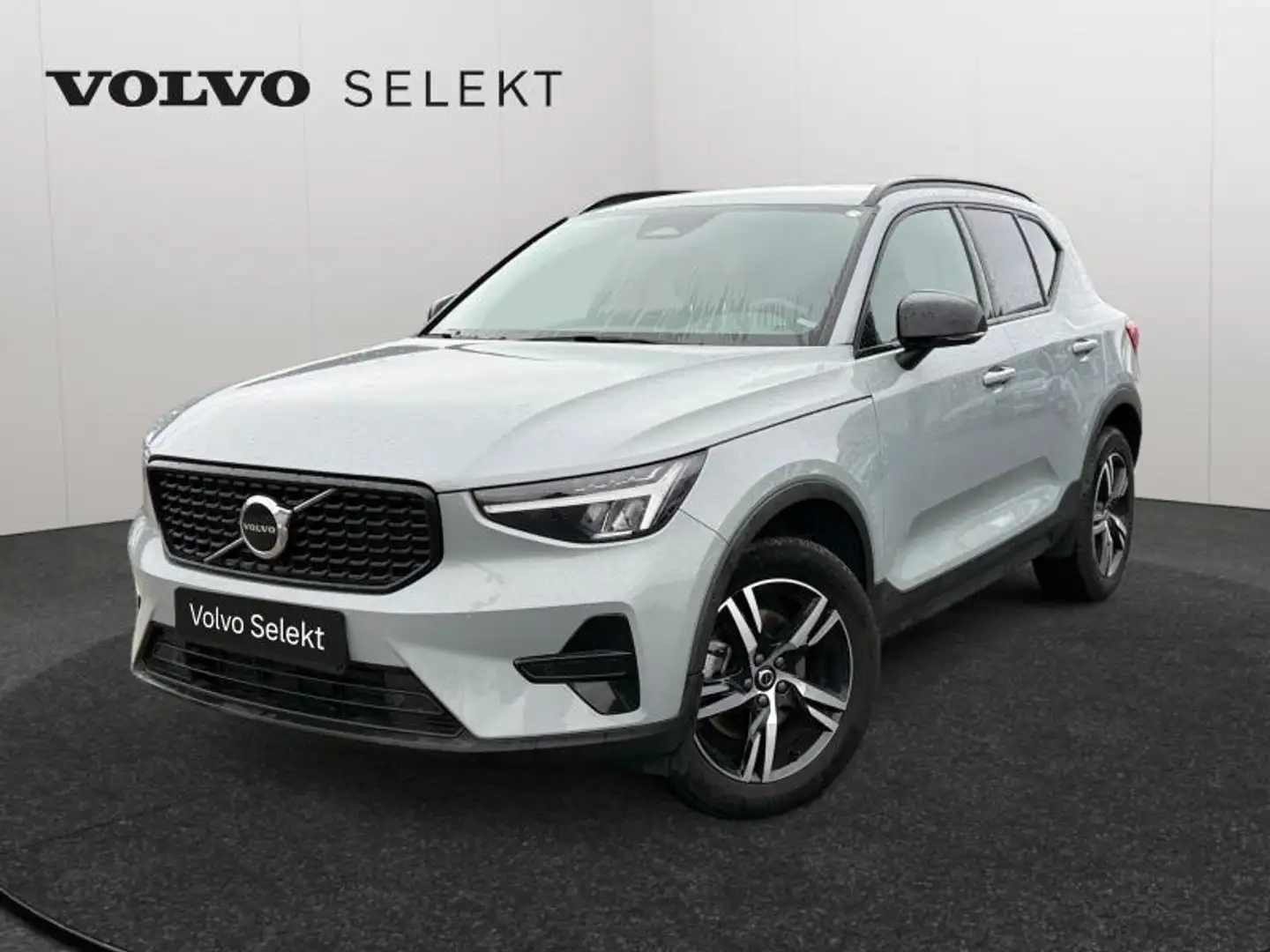 Volvo XC40 B3 Plus Dark / Essence Gris - 1