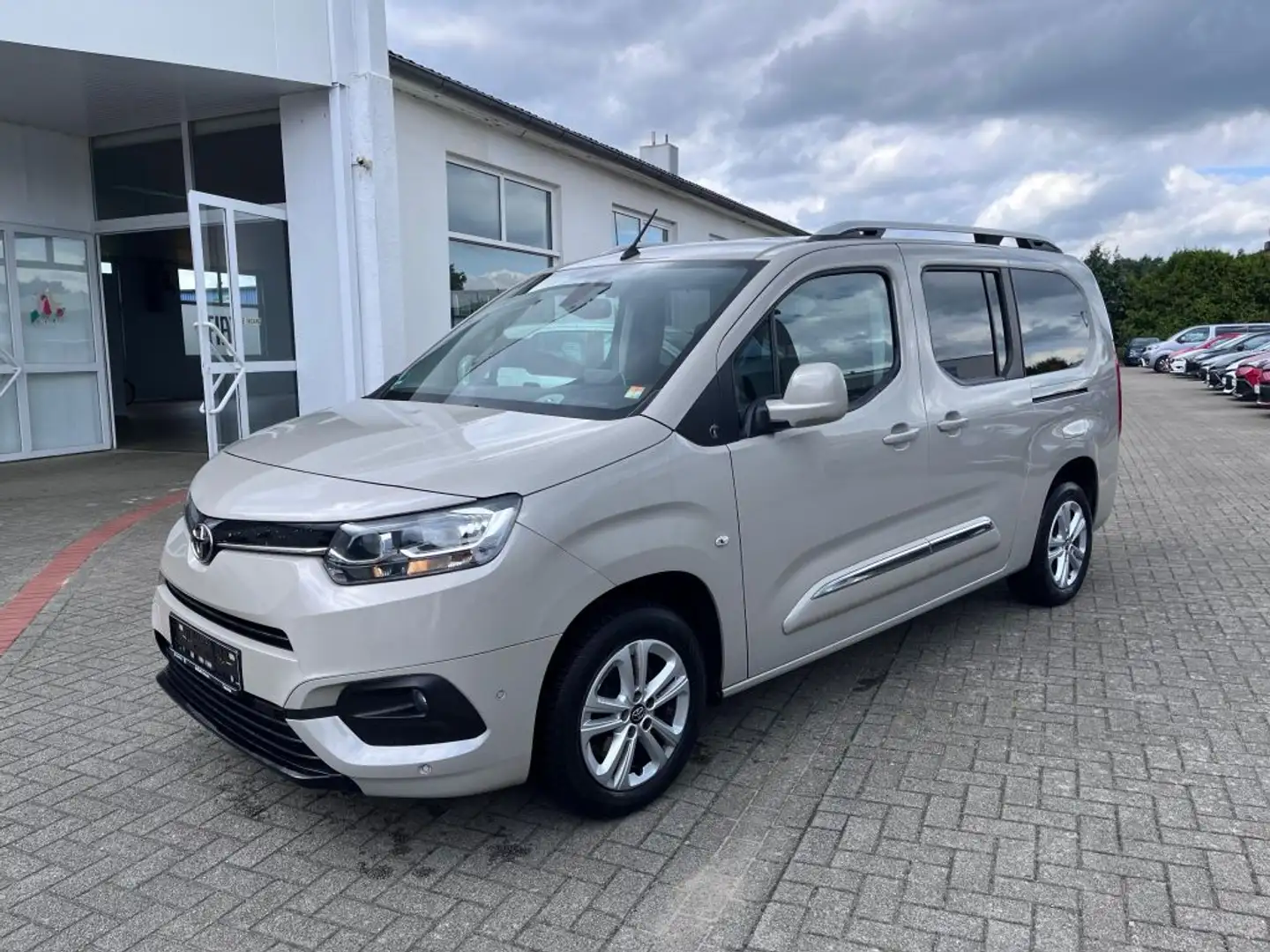 Toyota Proace City Verso 1.2 Turbo L2 Aut Team Deutschland Brun - 2