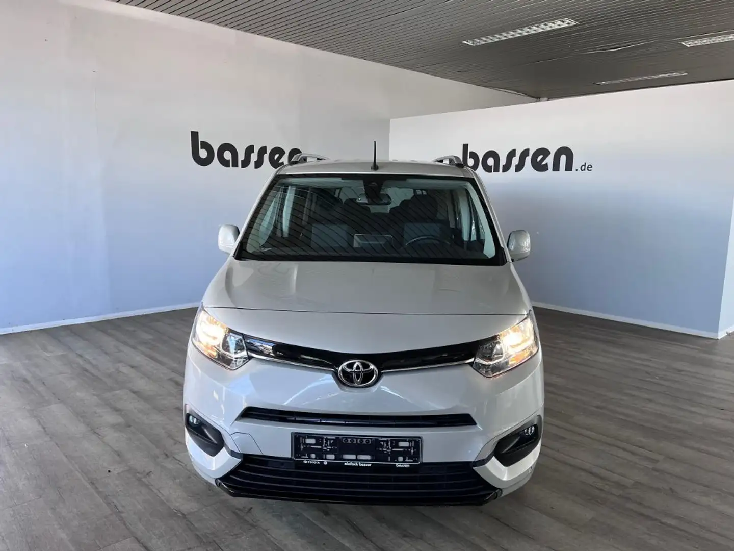 Toyota Proace City Verso 1.2 Turbo L2 Aut Team Deutschland Brun - 1