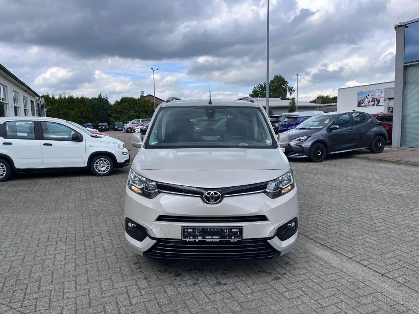 Toyota Proace City Verso 1.2 Turbo L2 Aut Team Deutschland Brun - 1