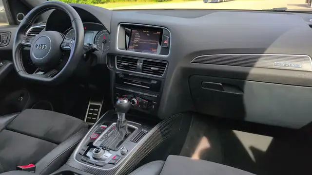 Audi SQ5 view 10