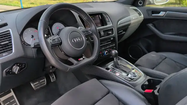 Audi SQ5 view 8