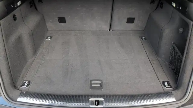Audi SQ5 view 14