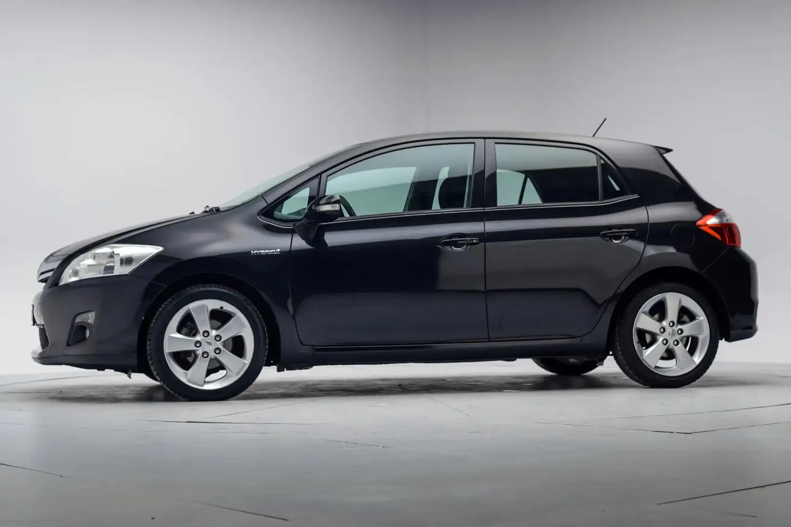 Toyota Auris 1.8 Full Hybrid Dynamic [Trekhaak Achteruitrijcame Noir - 2