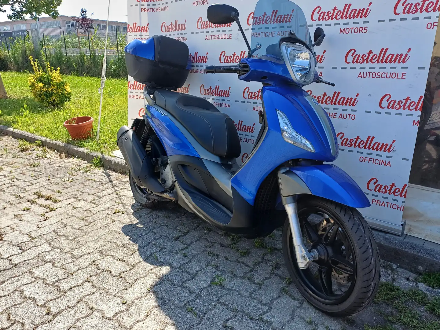 Piaggio Beverly 350 Piaggio Beverly 350 sport tourer 2019 km 15.000 Bleu - 1
