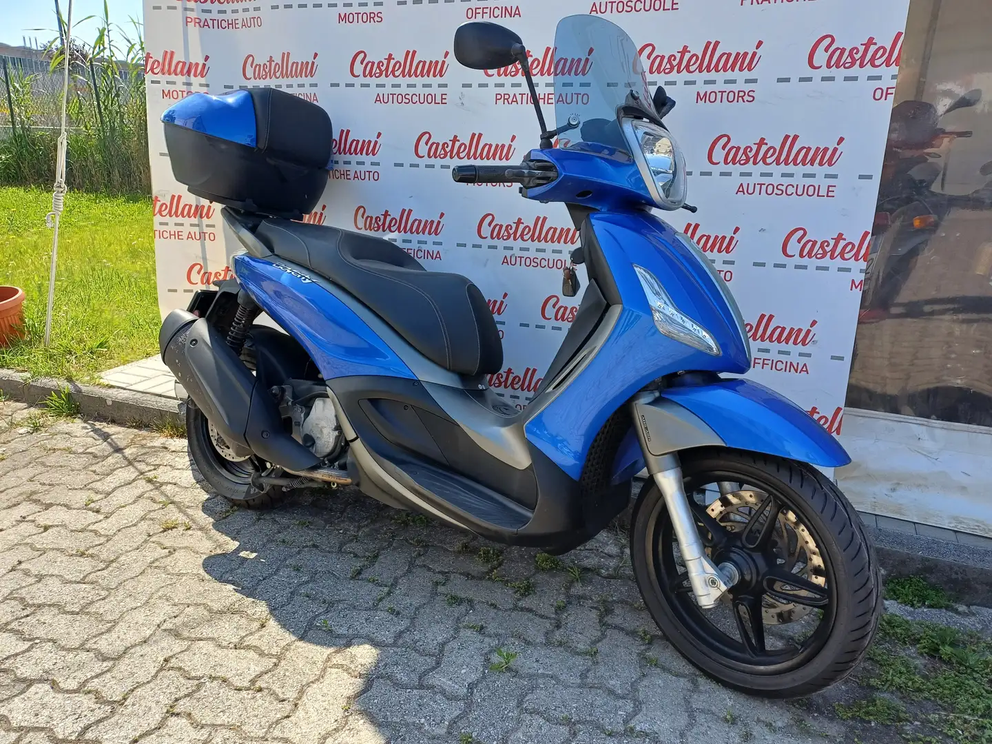 Piaggio Beverly 350 Piaggio Beverly 350 sport tourer 2019 km 15.000 Bleu - 2