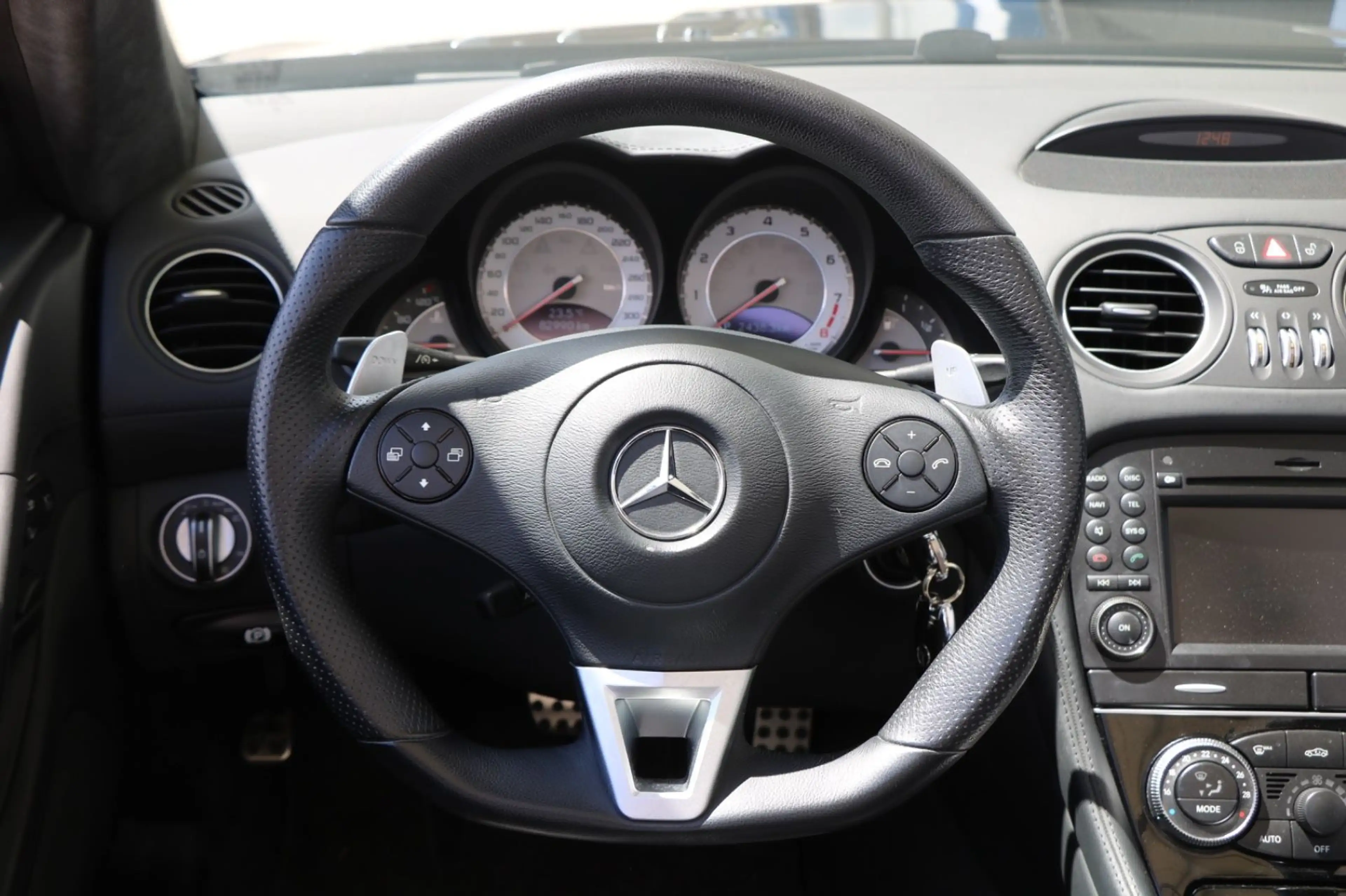 Mercedes-Benz SL 63 AMG *HARMAN-KARDON*AIRSCARF*SITZKLIMA*ILS* — photo 7