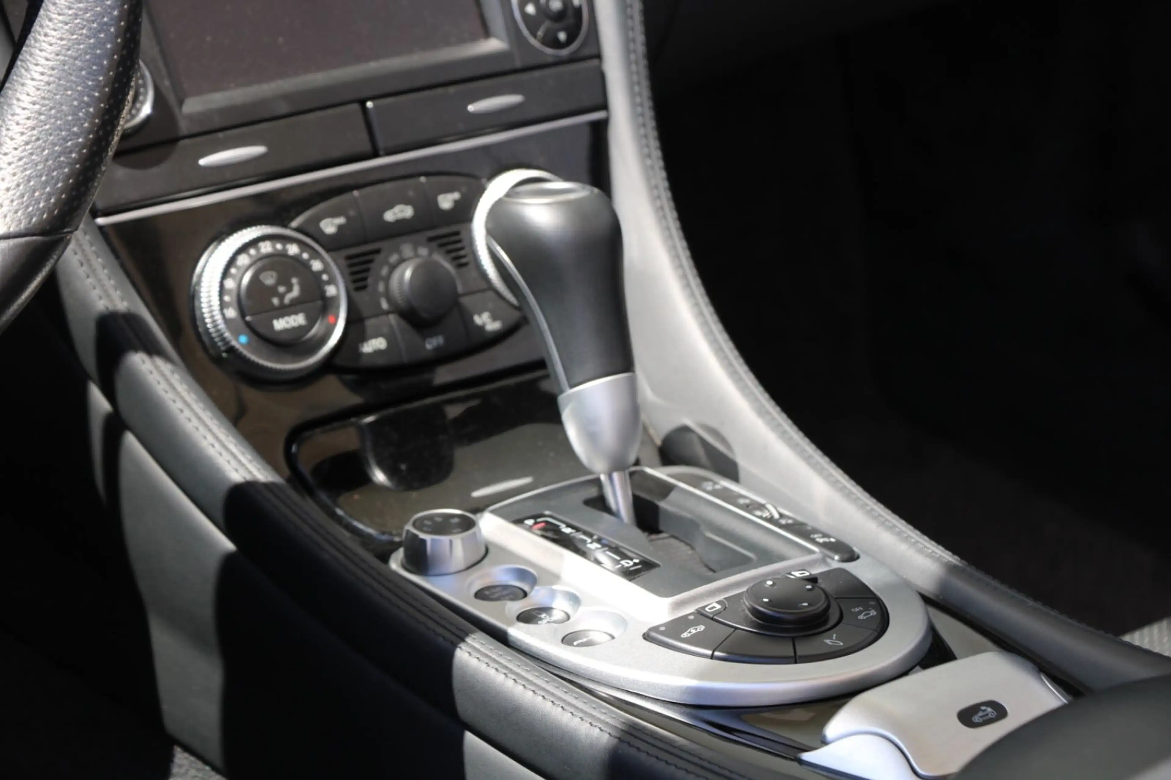 Mercedes-Benz SL 63 AMG *HARMAN-KARDON*AIRSCARF*SITZKLIMA*ILS* — photo 9