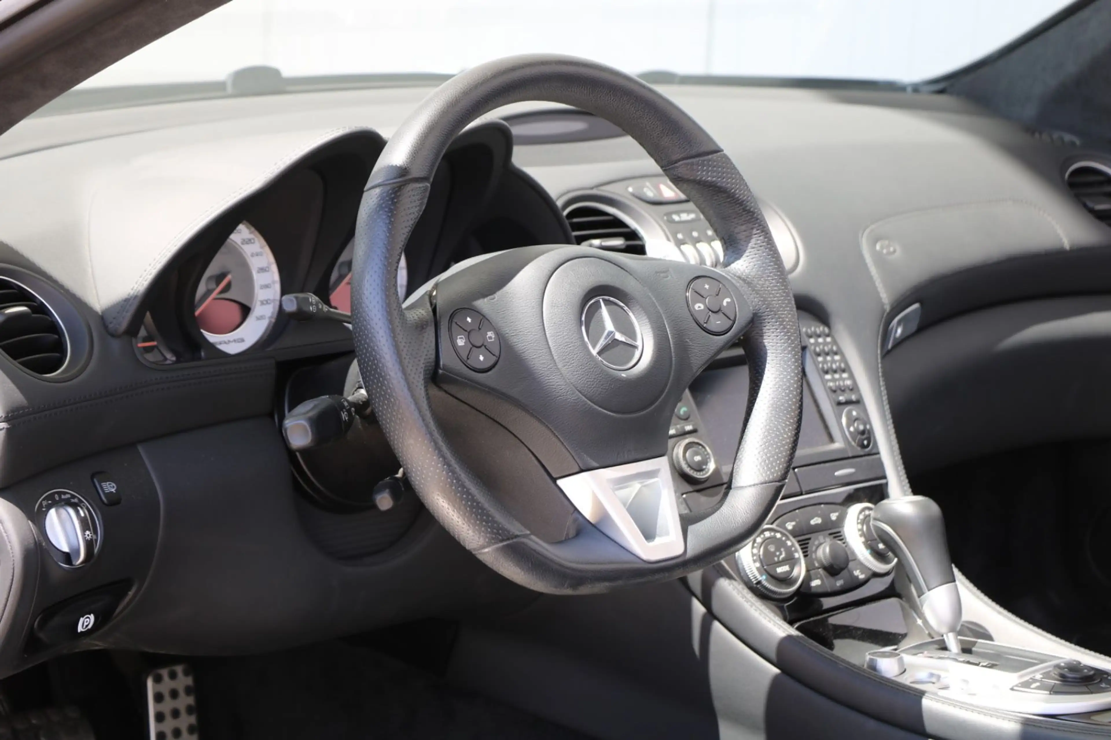 Mercedes-Benz SL 63 AMG *HARMAN-KARDON*AIRSCARF*SITZKLIMA*ILS* — photo 6