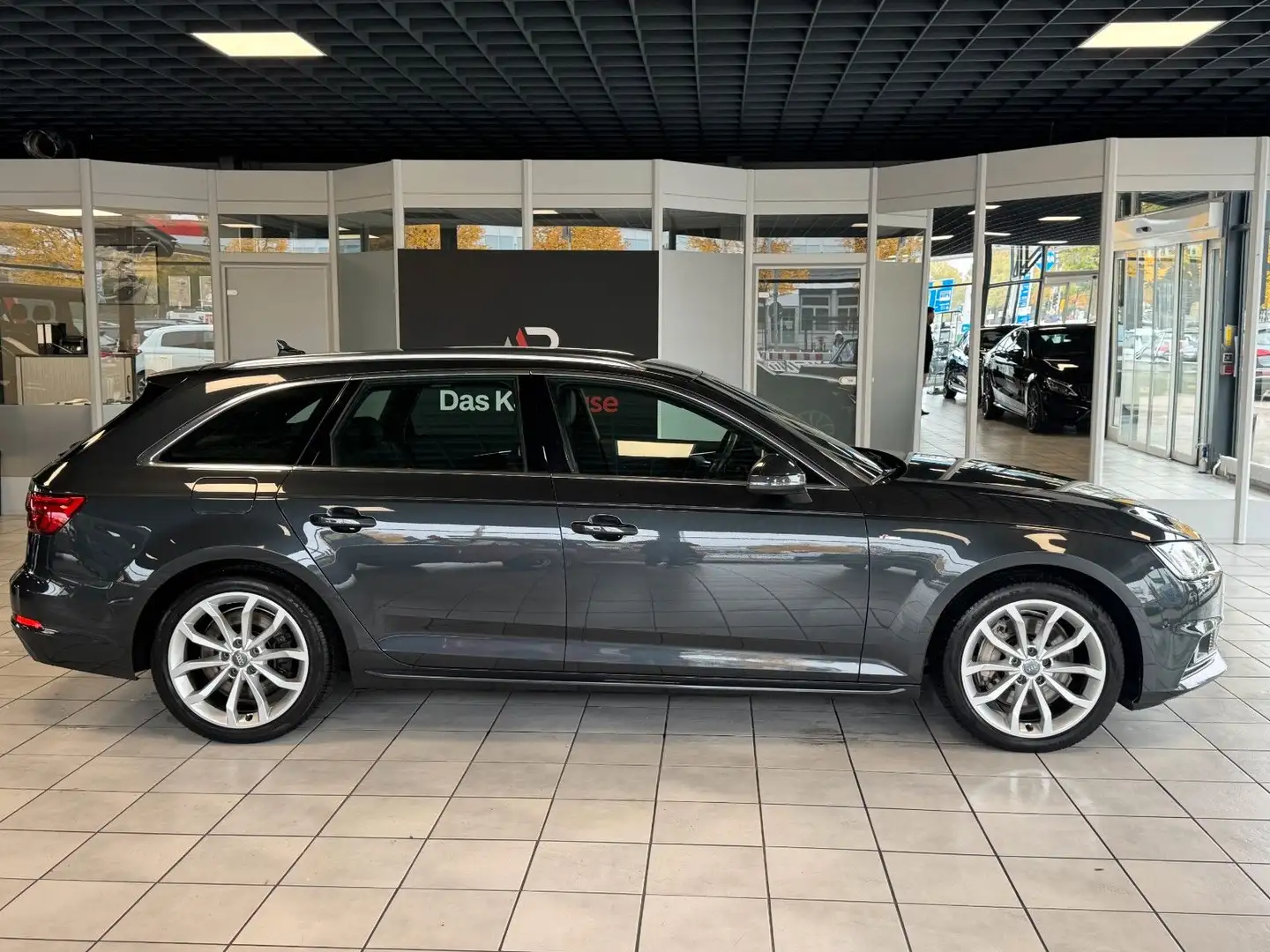 Audi A4 Avant 3.0 TDI quattro · S Line · Matrix · HUD Gris - 2