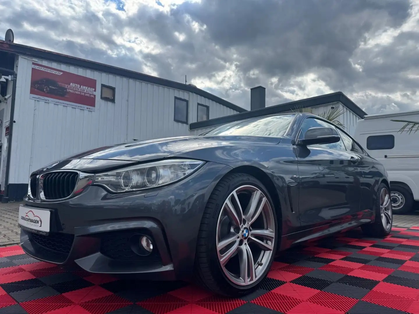 BMW 420 i M-Paket Coupe*Bi-Xenon*PDC*Bremsassistent* Grau - 1