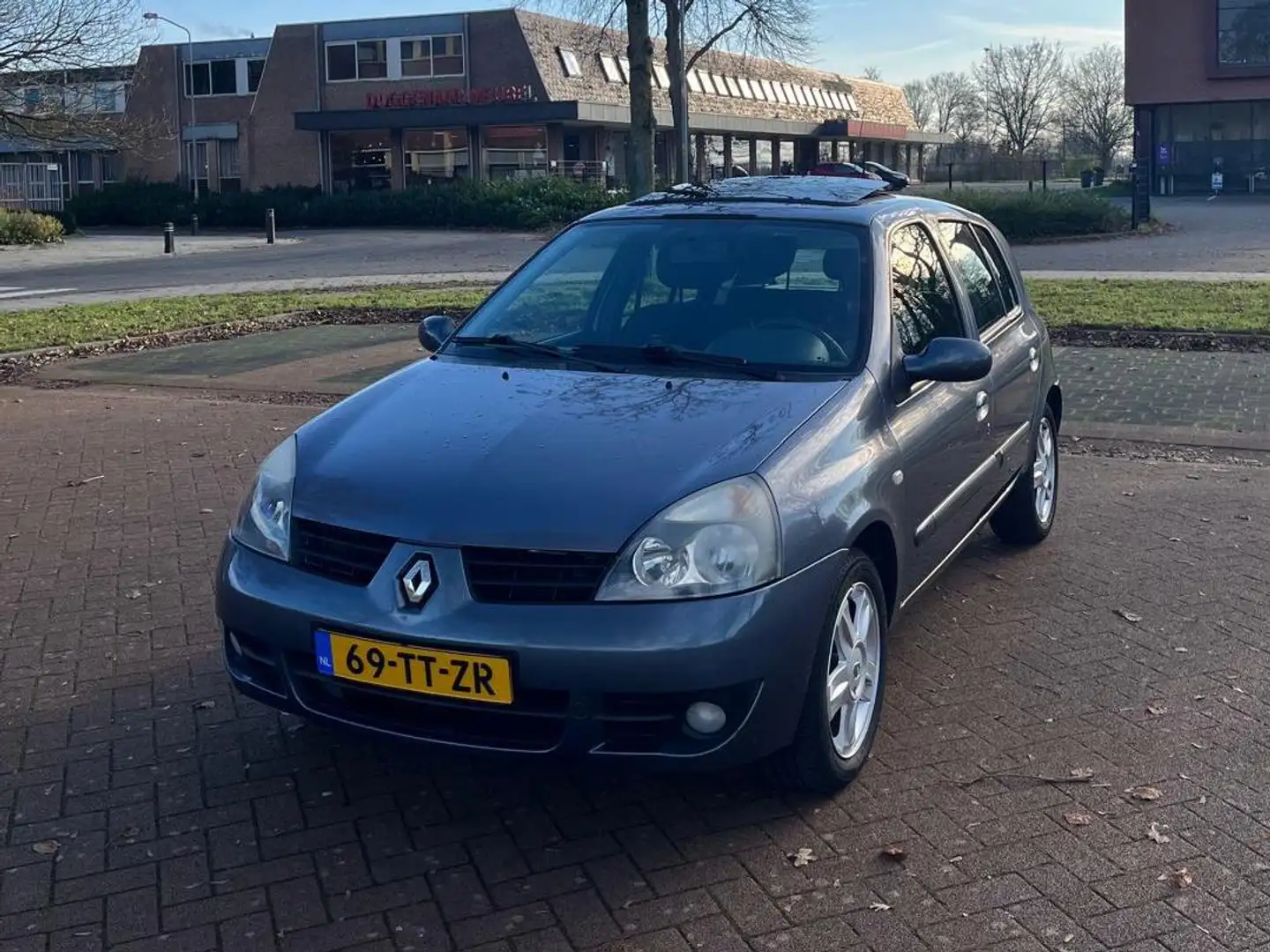 Renault Clio Clio 1.2-16V Campus Grijs - 1