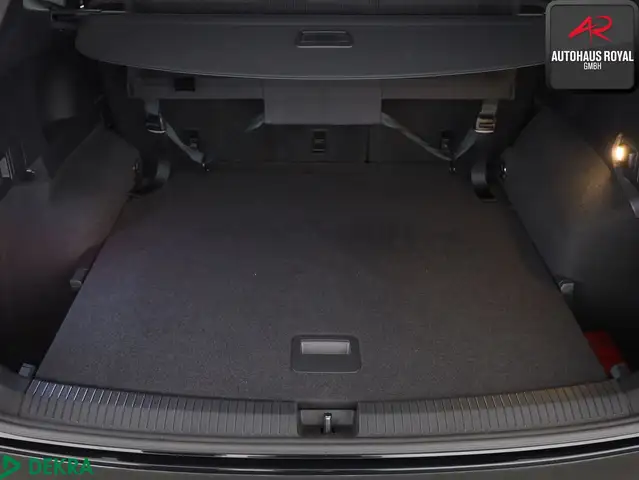 Volkswagen Tiguan Allspace view 13