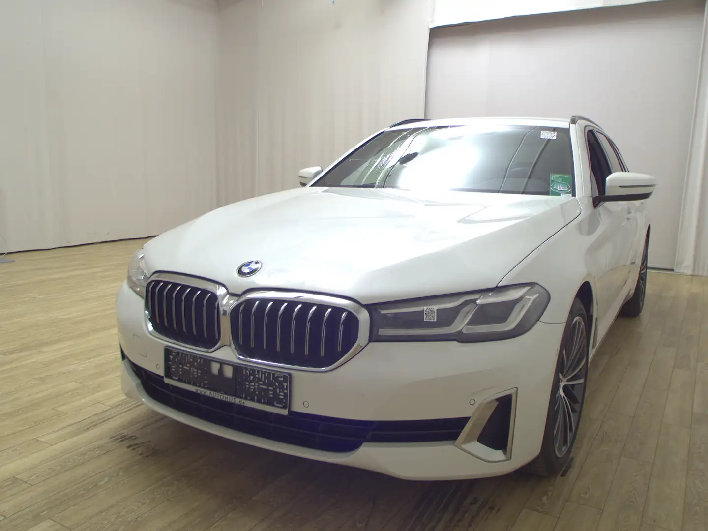 BMW 530 d Touring xDr Luxury-Line Navi LC Prof. LED+ Weiß - 2