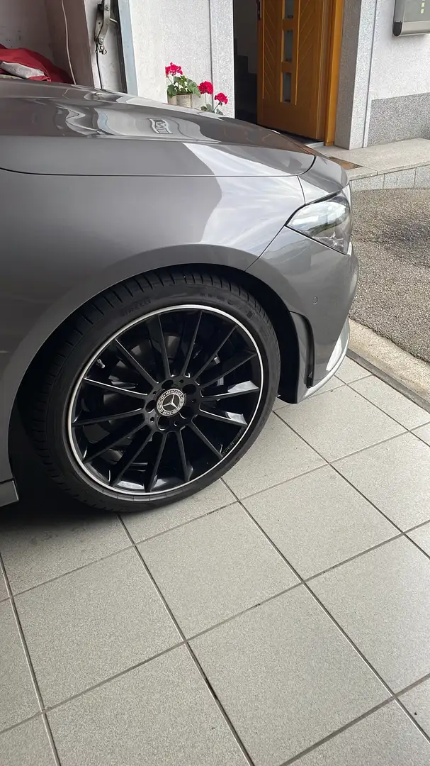 Mercedes-Benz CLA 200 Shooting Brake Aut. Amg Design Night Packet Grau - 2