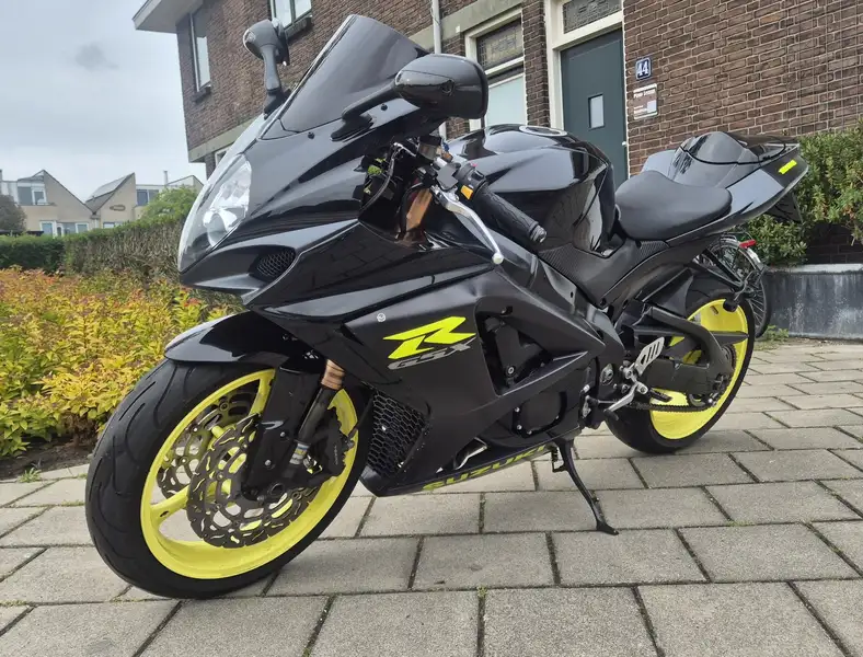 Suzuki GSX-R 1000 - foto 2