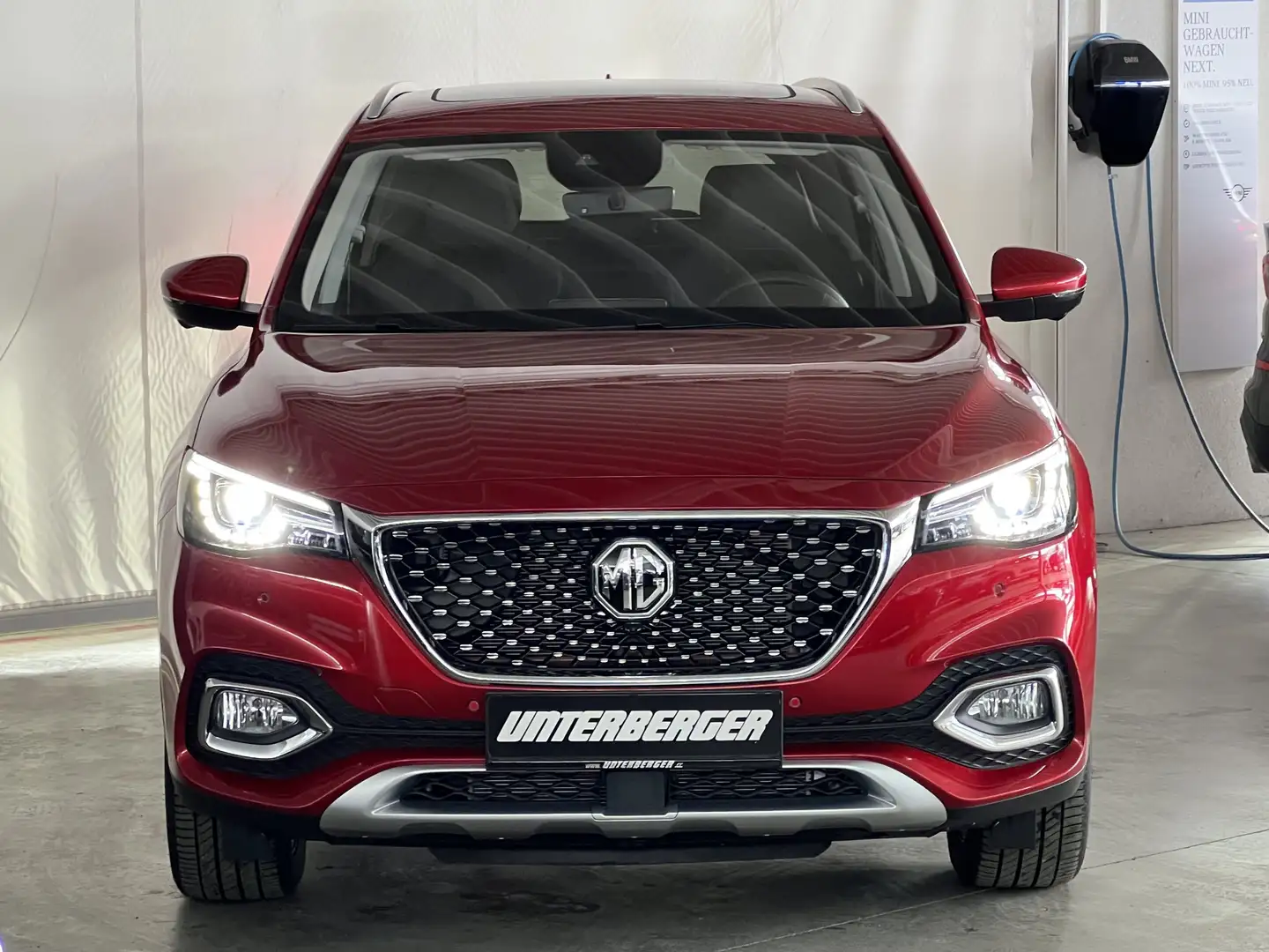 MG EHS PHEV Luxury Leder Schwarz - 2