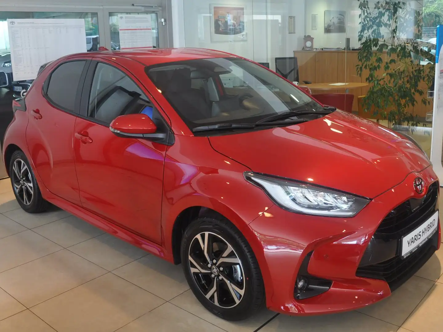 Toyota Yaris Hybrid Team Deutschland  Comfort & Safety-Paket Rot - 2