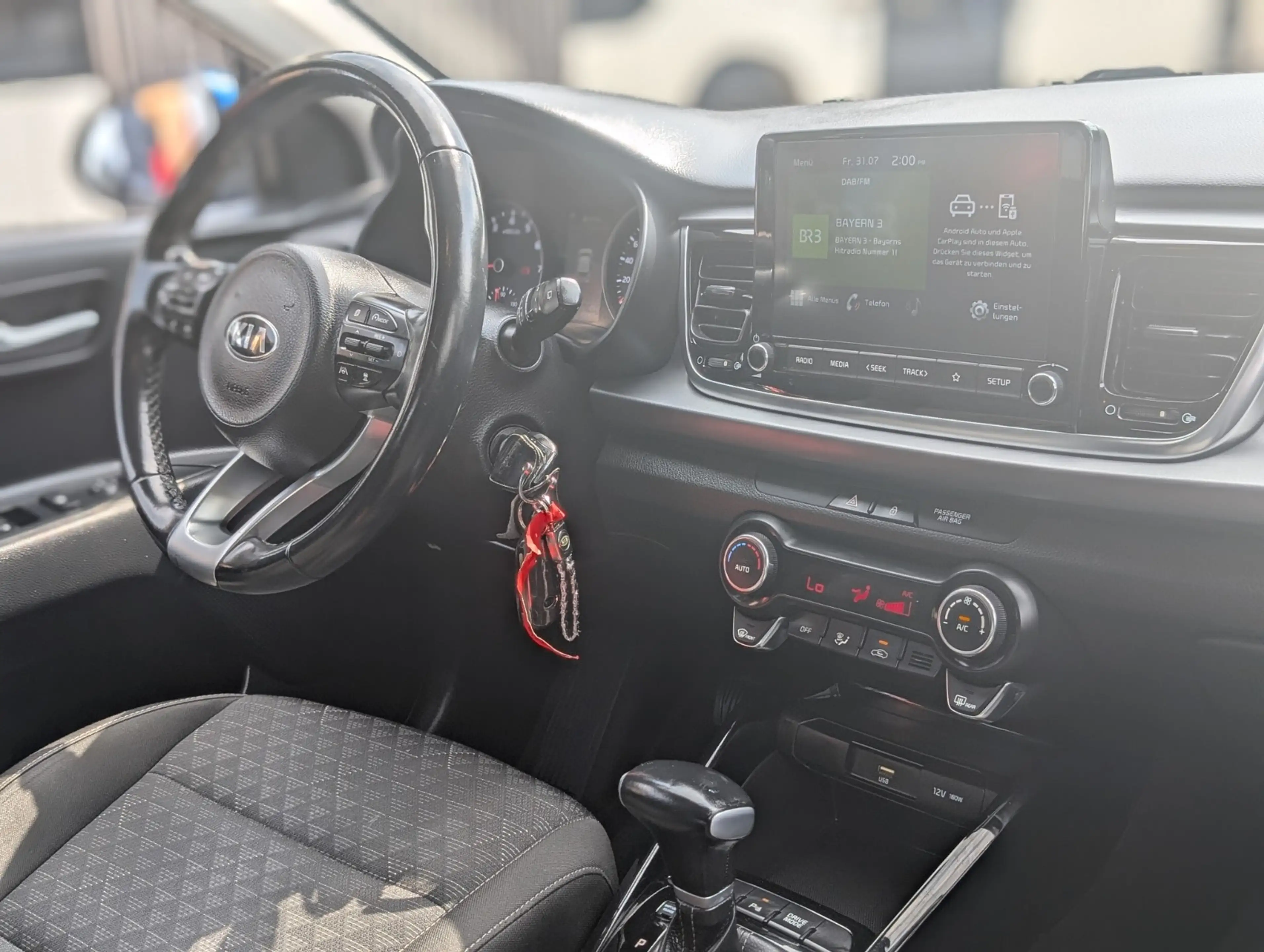Kia Rio Rio Style DCT. Kamera. KLIMAAUT. CarPlay — photo 12