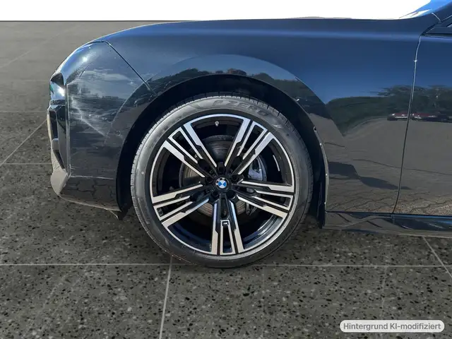 BMW 7 Series view 10
