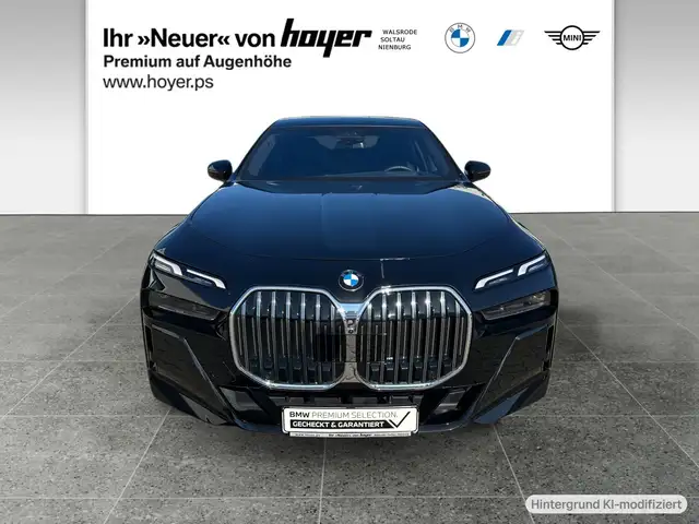 BMW 7 Series view 12