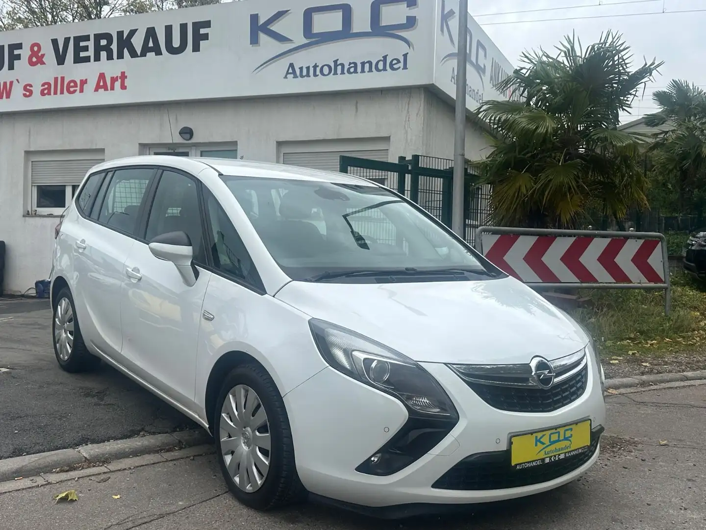 Opel Zafira C Tourer Edition / 1. Hand Weiß - 1