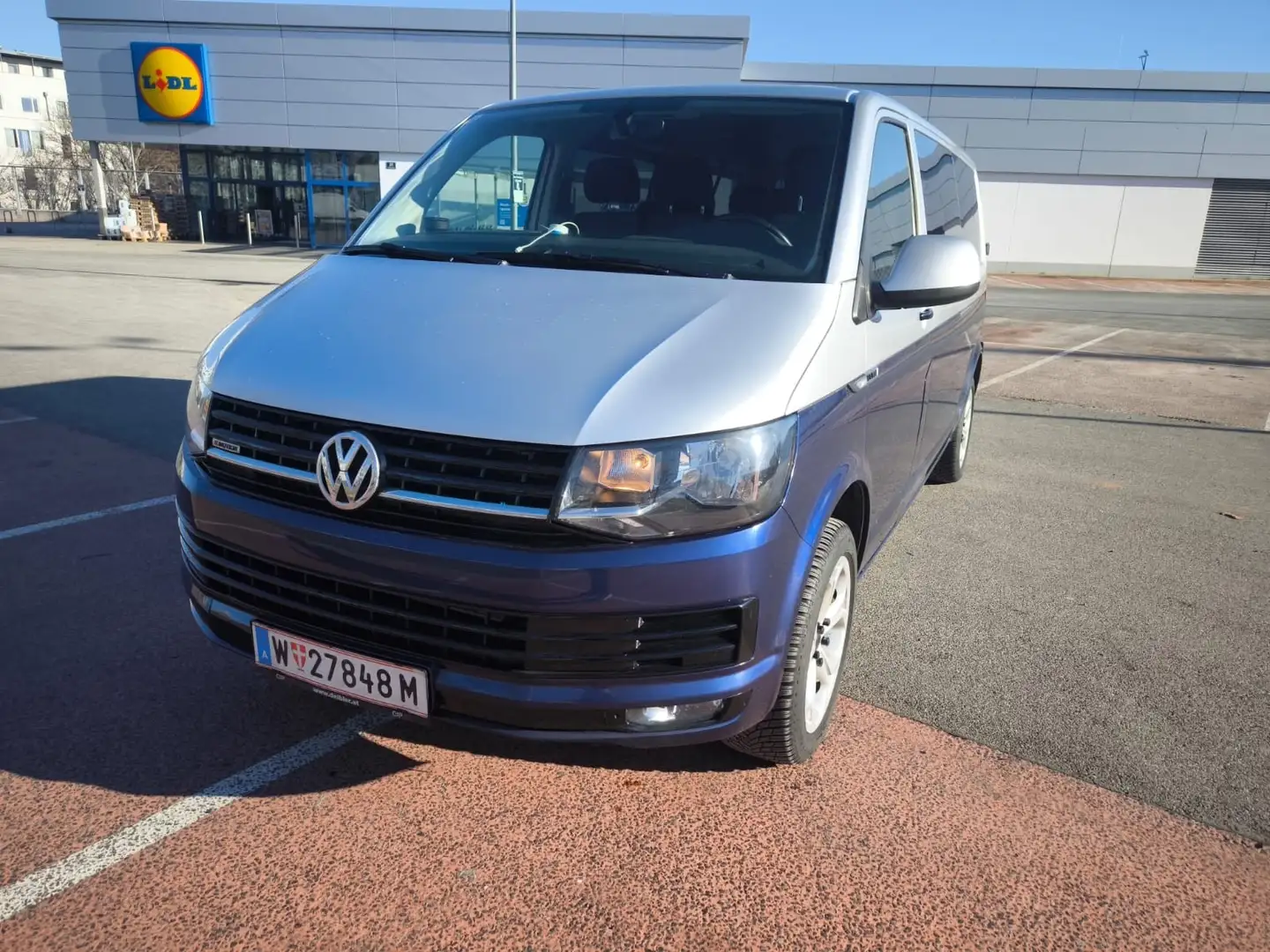 Volkswagen T6 Caravelle Lang 4MOTION /Allrad Navi 9sitzer Top Zustand!! Silber - 1