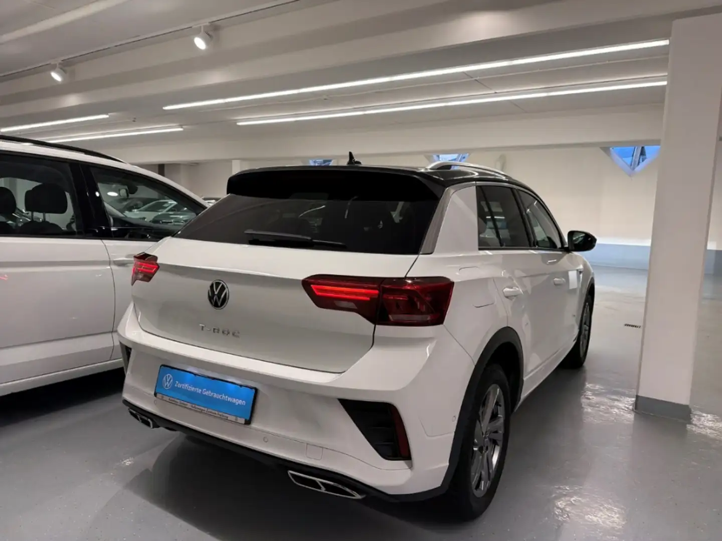 Volkswagen T-Roc R-Line 1.5 TSI DSG AHK Navi LED Rückfahrkamera Weiß - 2