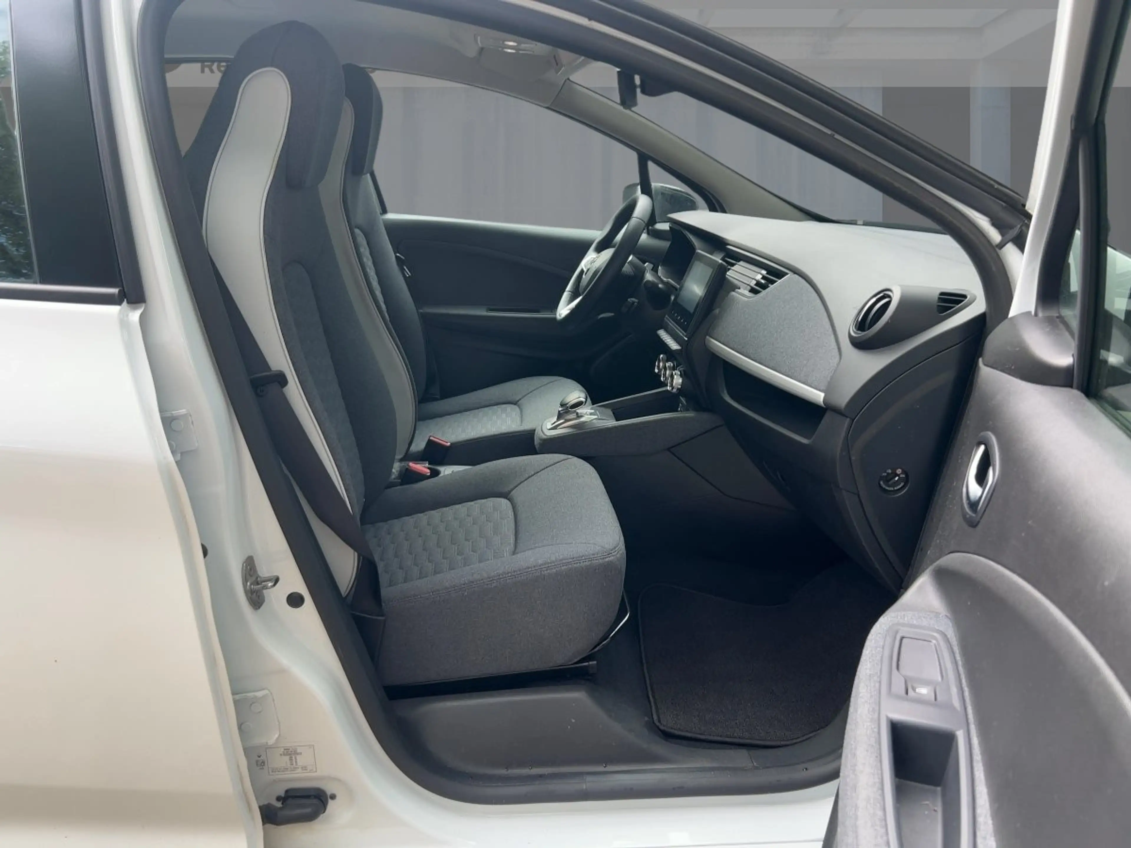Renault ZOE Evolution EV50 110hp PDC — photo 8