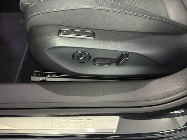 Skoda Superb view 12