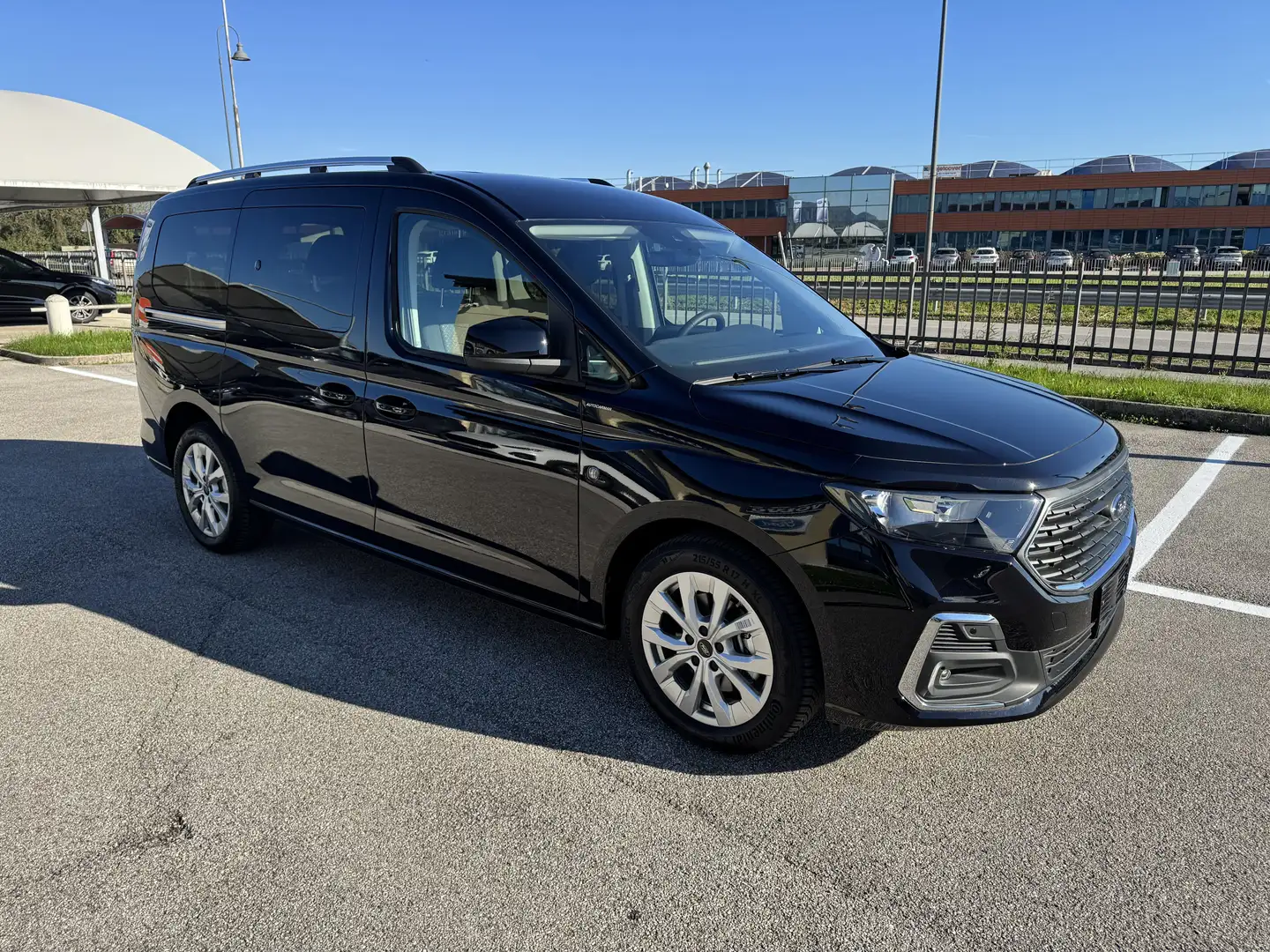 Ford Tourneo Connect Grand Titanium 2.0EcoBlue 122CV Autom. 7p. - NUOVO Nero - 2