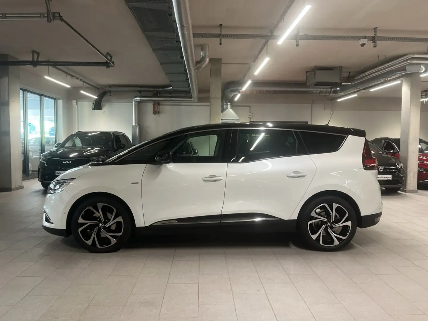 Renault Scenic IV Grand BOSE Edition Klima Navi Einparkhilfe Schwarz - 2