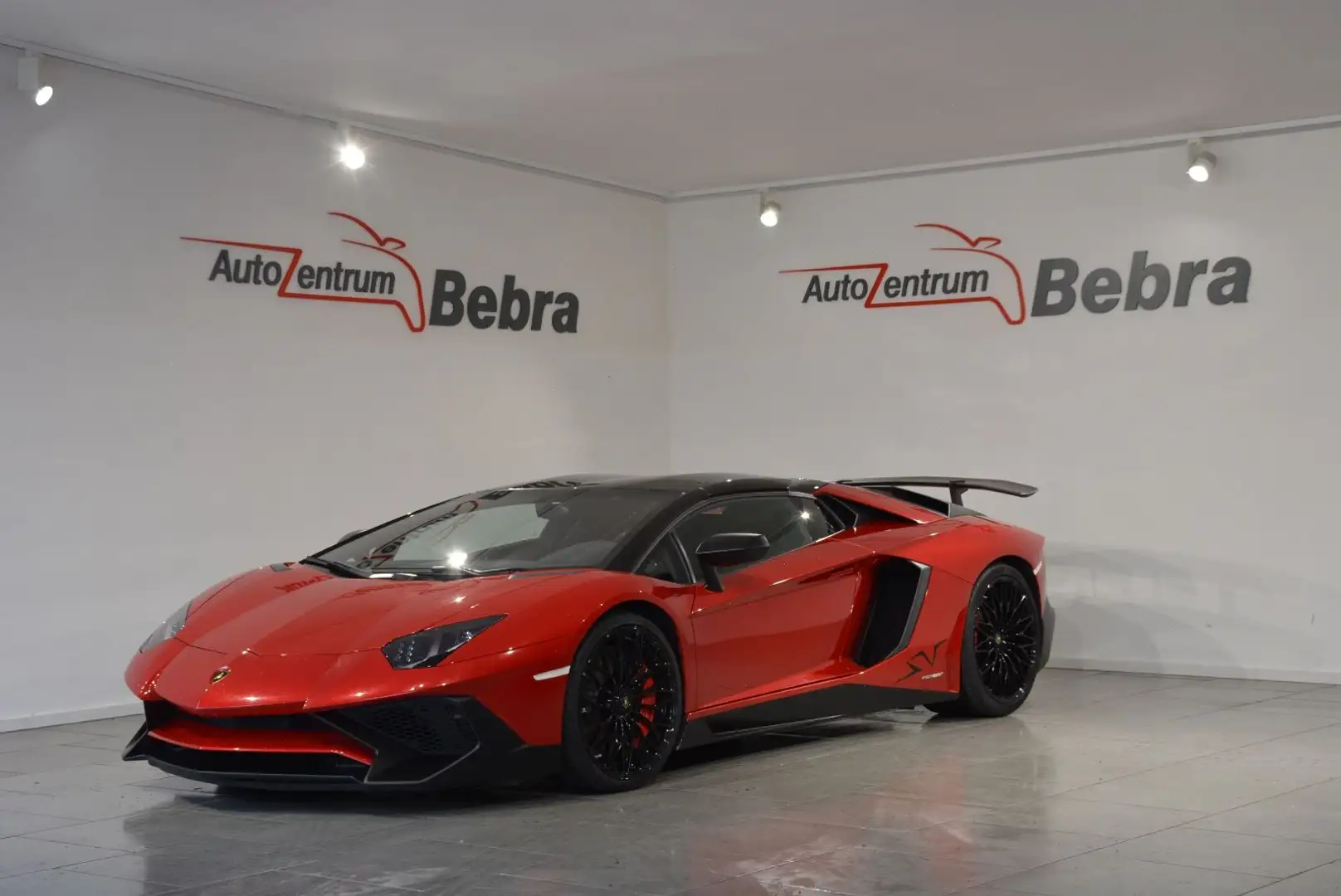 Lamborghini Aventador Superveloce Roadster 1 of 500 Rouge - 1