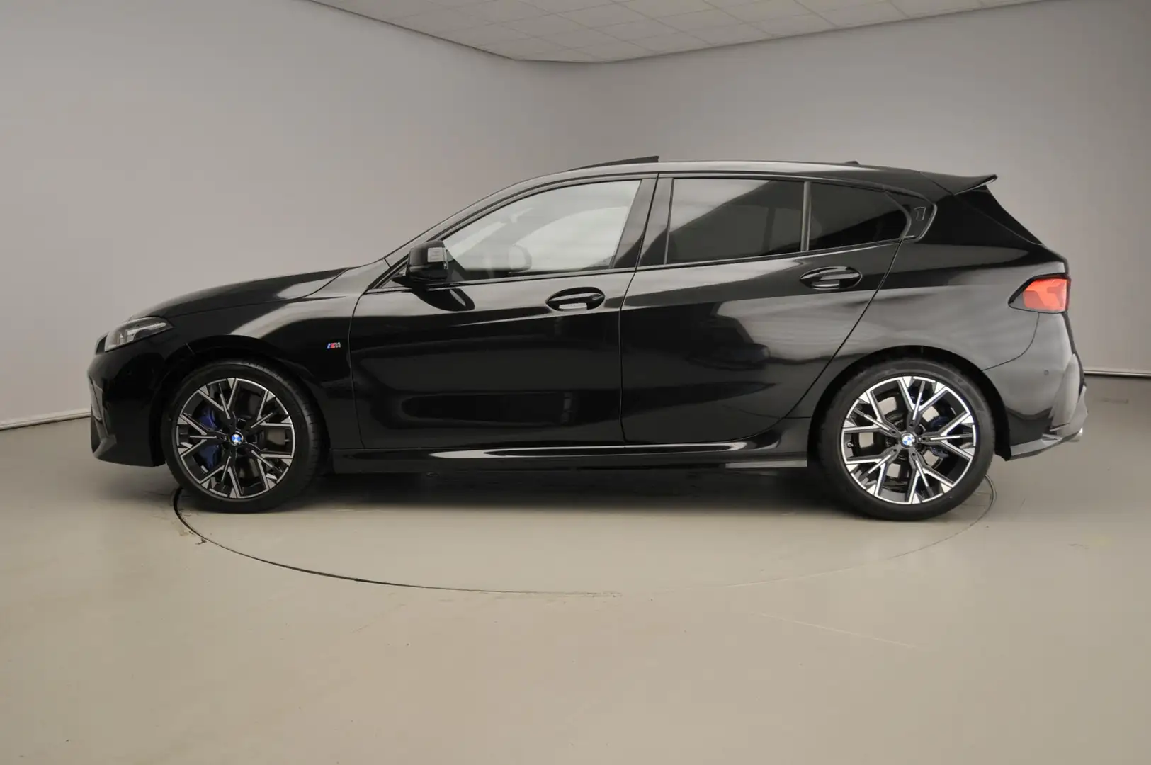 BMW 135 1 Serie 5-deurs M135 xDrive | M-Sportpakket | LED Noir - 2