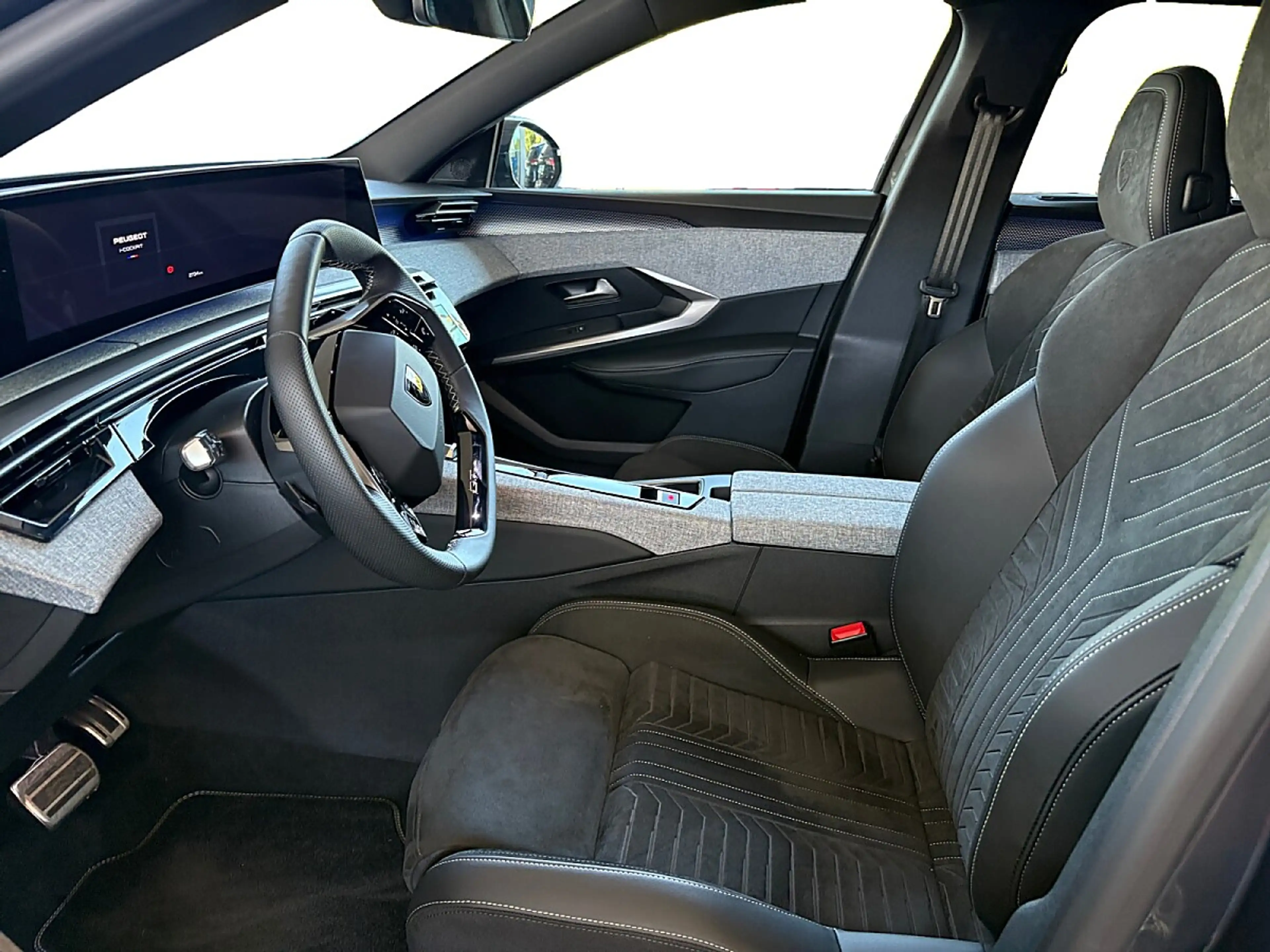 Peugeot 5008 1.6 PHEV 195 E-DCS7 GT — photo 9