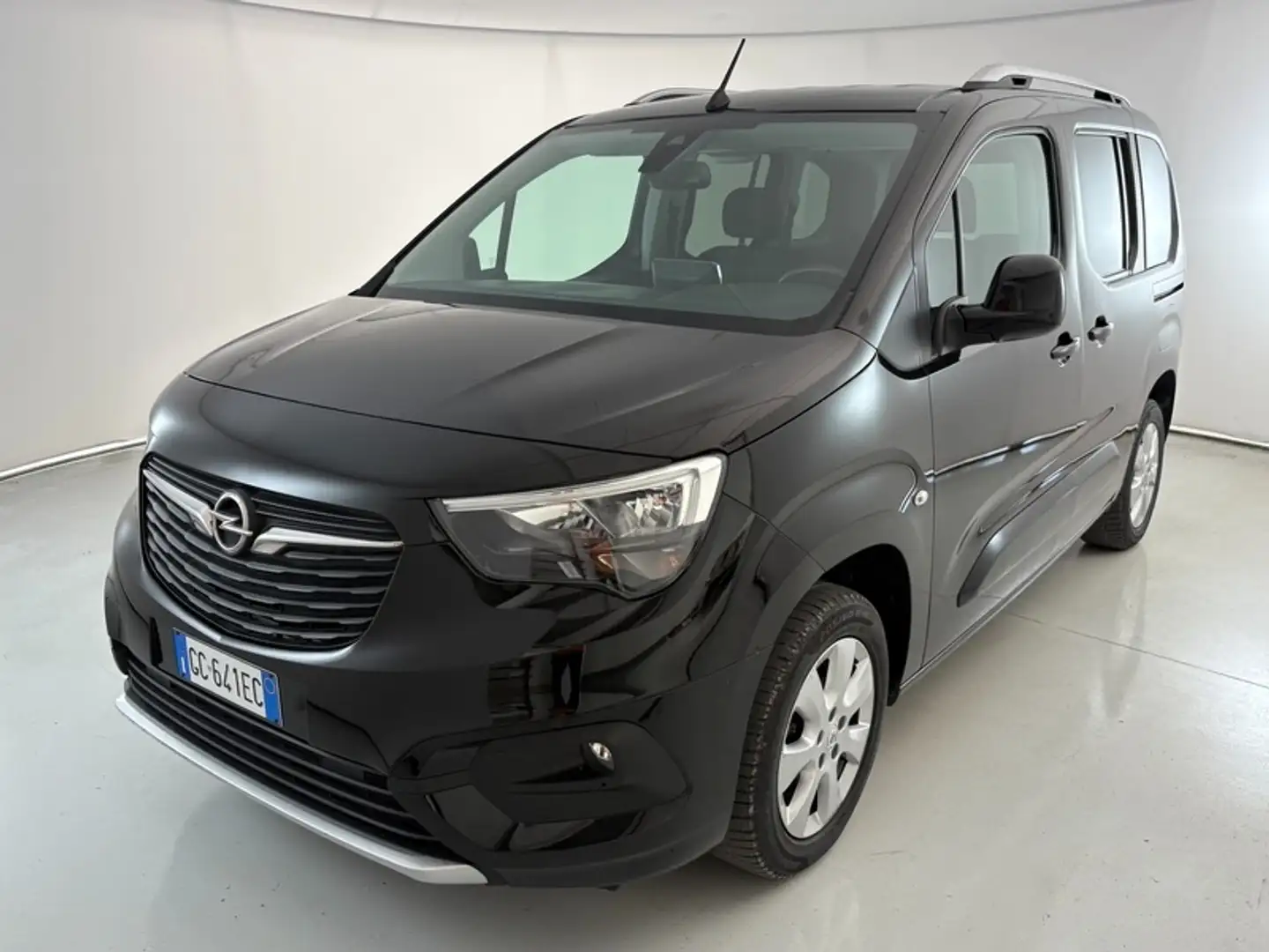 Opel Combo IV - Combo life M1 1.5d 130cv Innovation S&S Zwart - 1